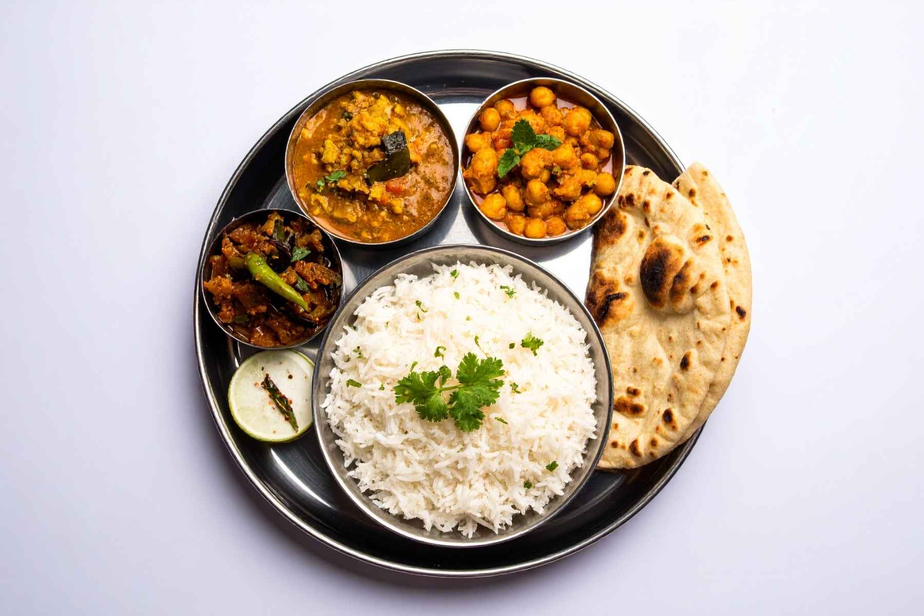 Traditional Kerala meals at Kodai Sims Grand